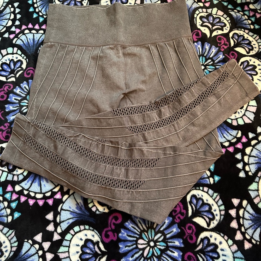 Betsey Johnson Grey Textured Leggings